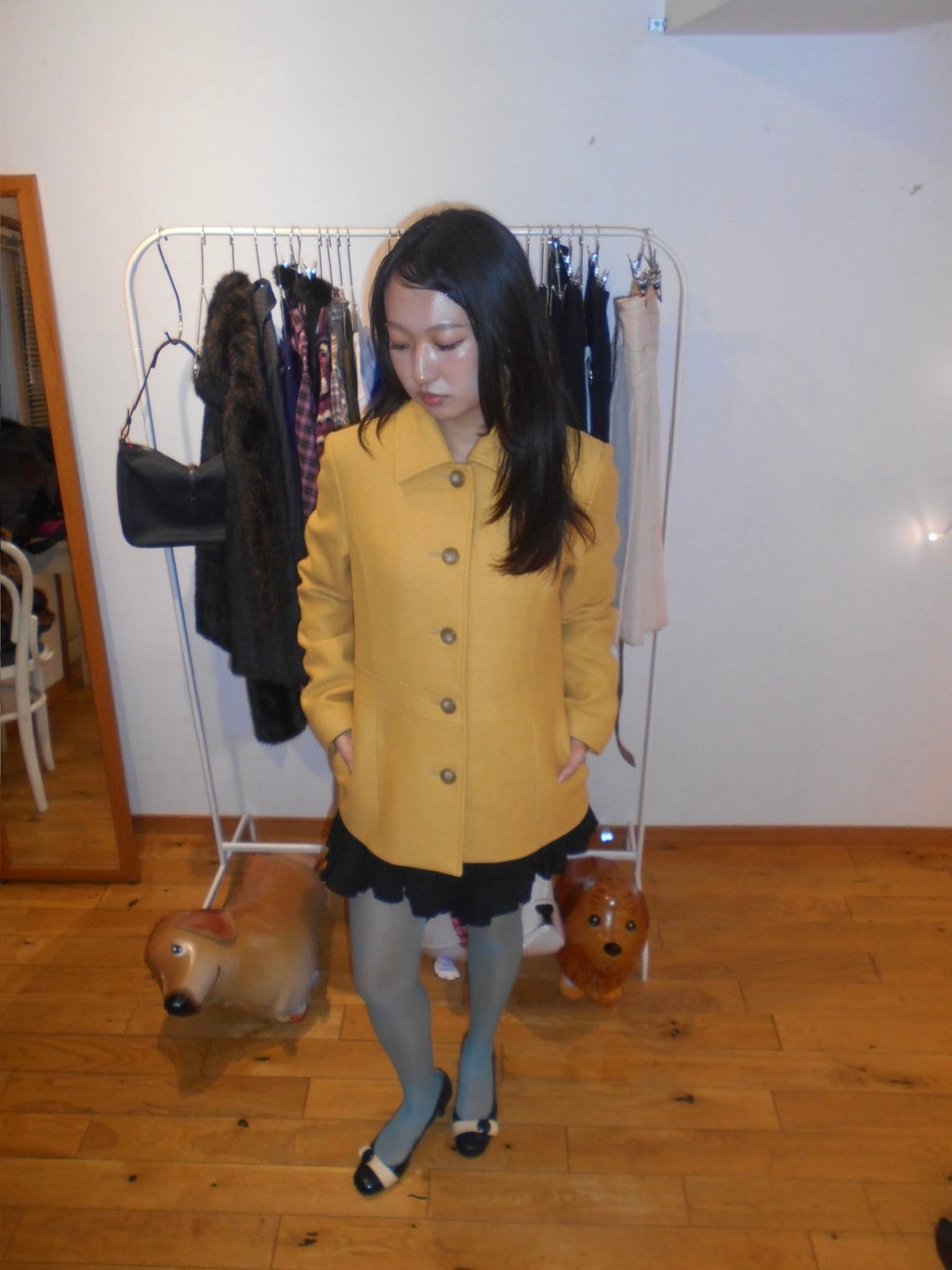 Bi-color pumps
