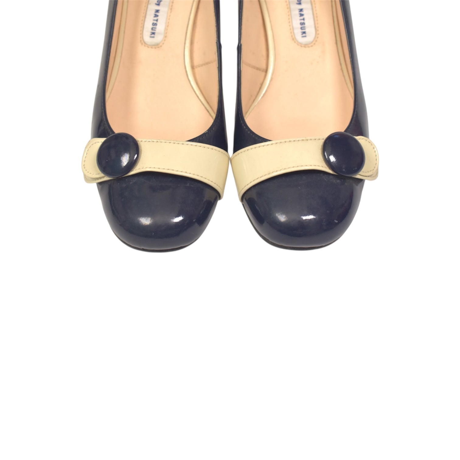 Bi-color pumps