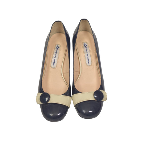Bi-color pumps