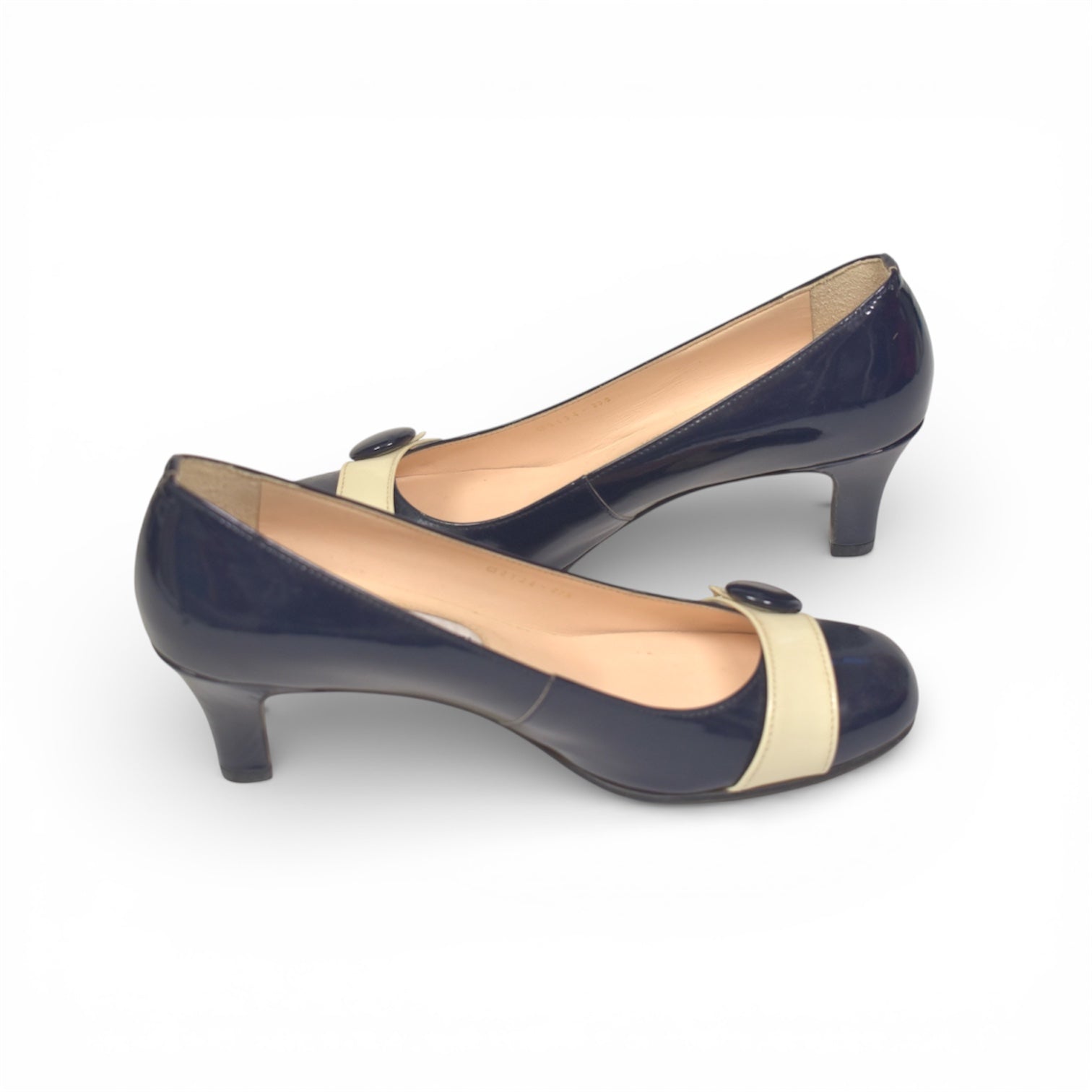 Bi-color pumps