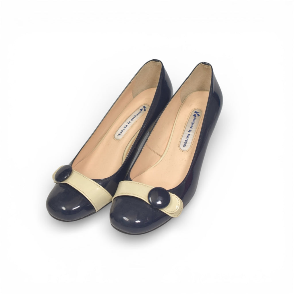 Bi-color pumps