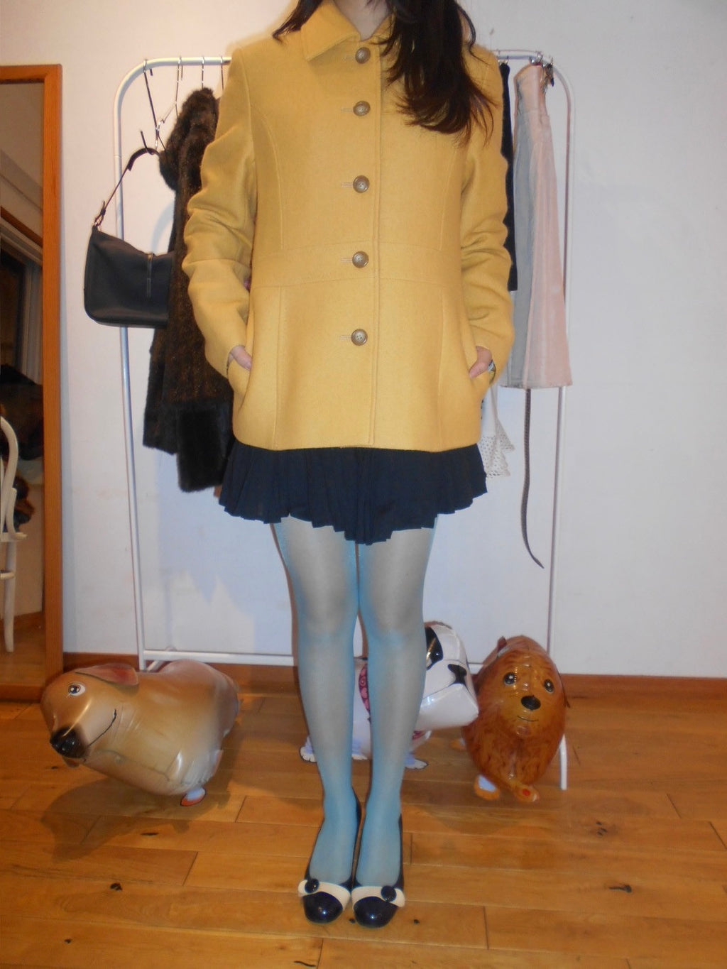 Bi-color pumps