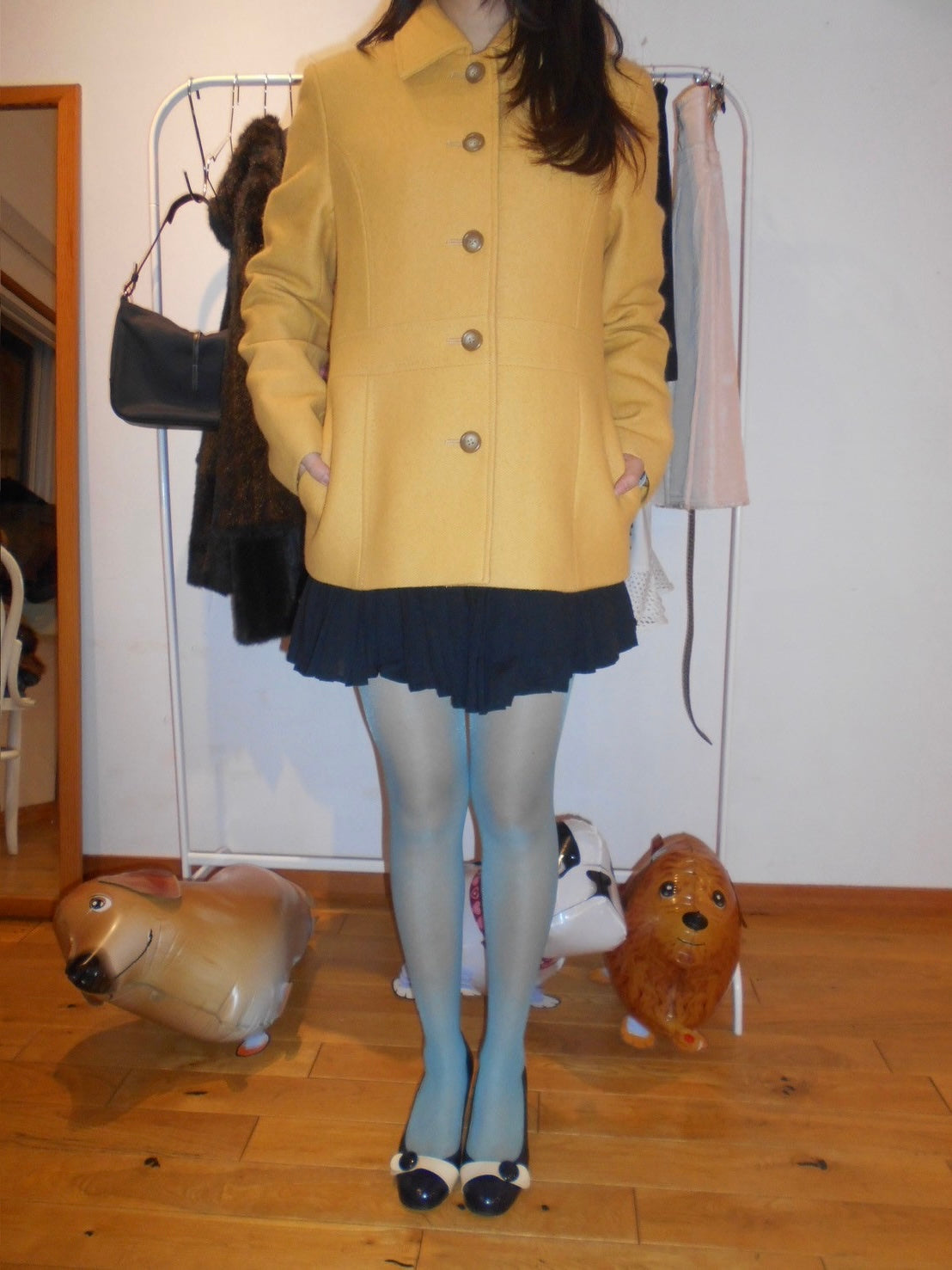 Bi-color pumps